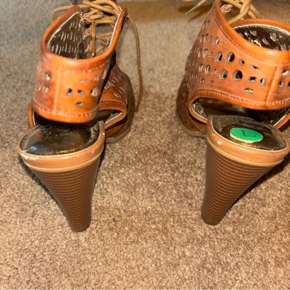 Ann Taylor LOFT Brown Sheera Perforated Boot Bootie Size 6.5 M - Picture 4 of 10